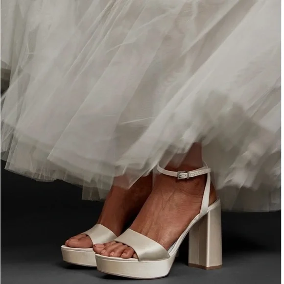 NEW Vince Camuto Pendry4 Platform Sandals - Picture 1 of 9